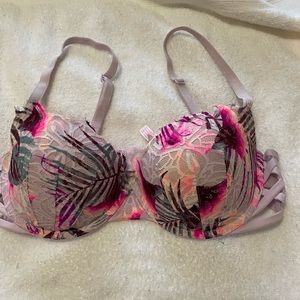 Victoria’s Secret 36D bra